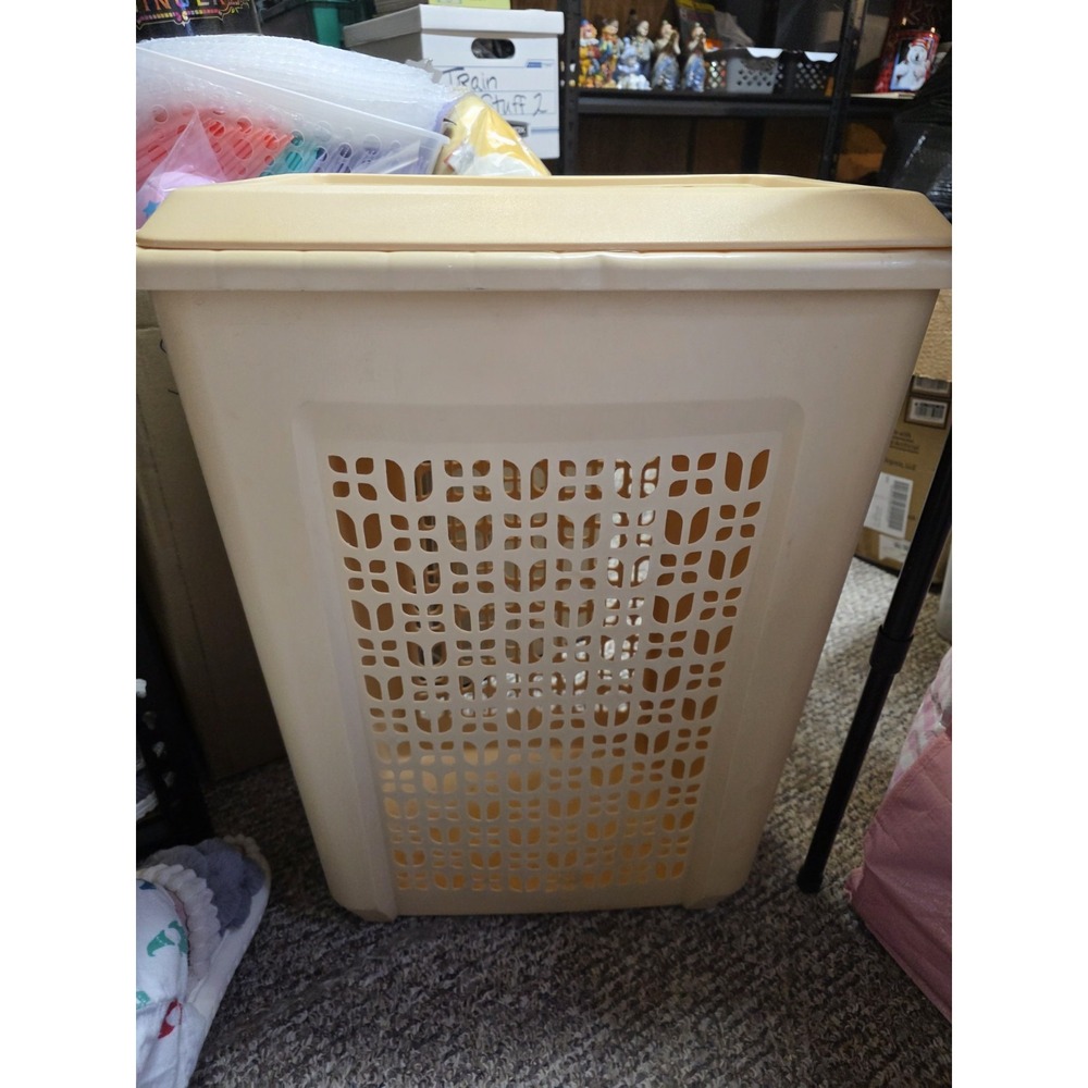 VINTAGE Tulip RUBBERMAID LAUNDRY HAMPER BASKET LID CATCH N CARRY Cream